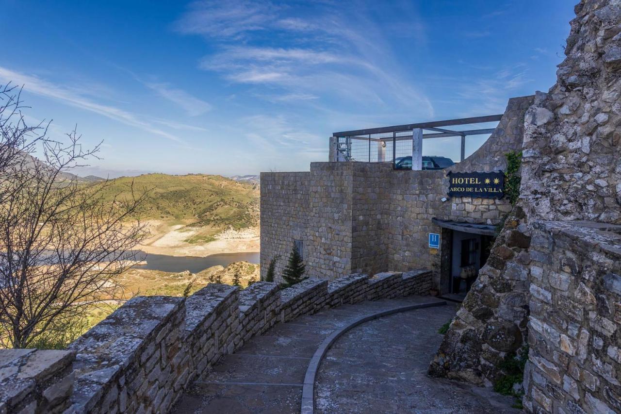 زاهارا دي لا سييرا Tugasa Arco De La Villa المظهر الخارجي الصورة